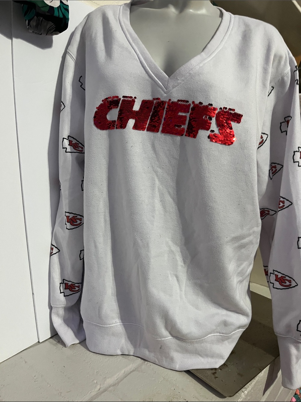 NFL White V-Neck Sweatshirt with Red Sequin CHIEFS Logo